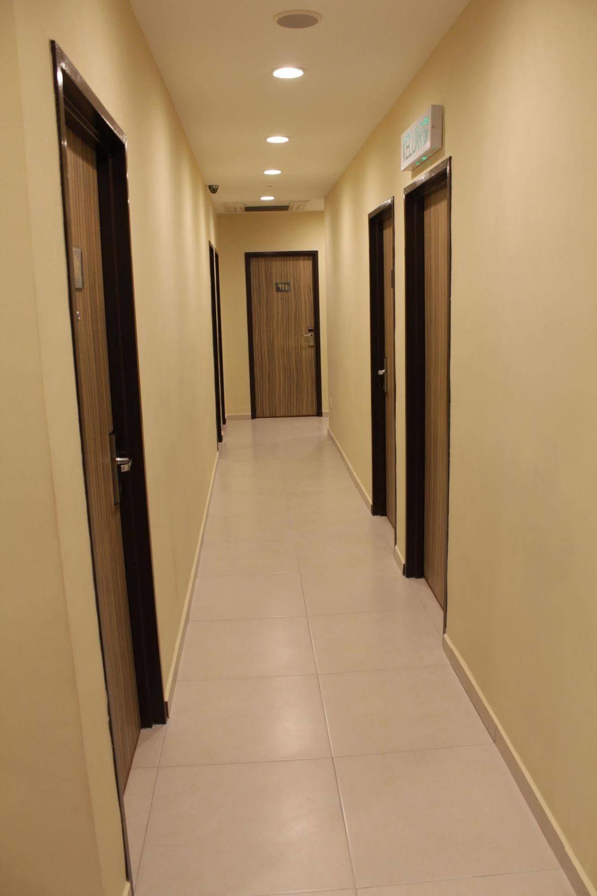 Era Plus Hotel Seri Kembangan Exterior foto